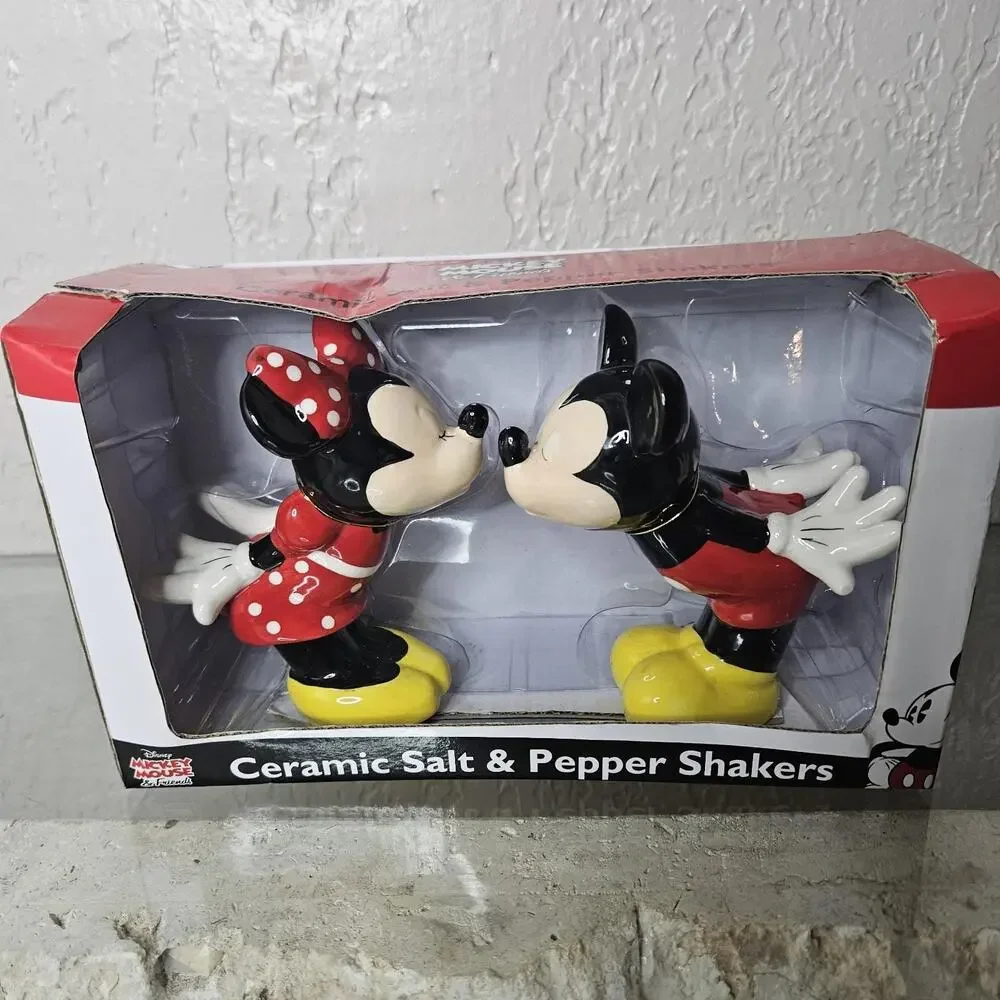 VTG Mickey Mouse & Minnie Mouse Salt & Pepper Shaker Set Disney Collectibles